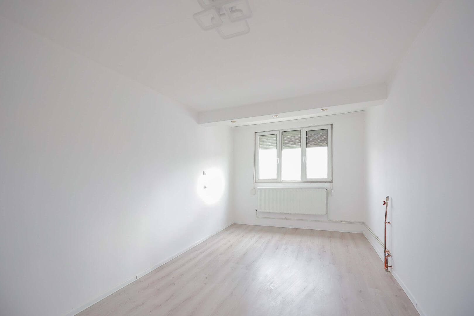 Apartament cu 3 camere de vânzare, zona Ioșia | primego.ro