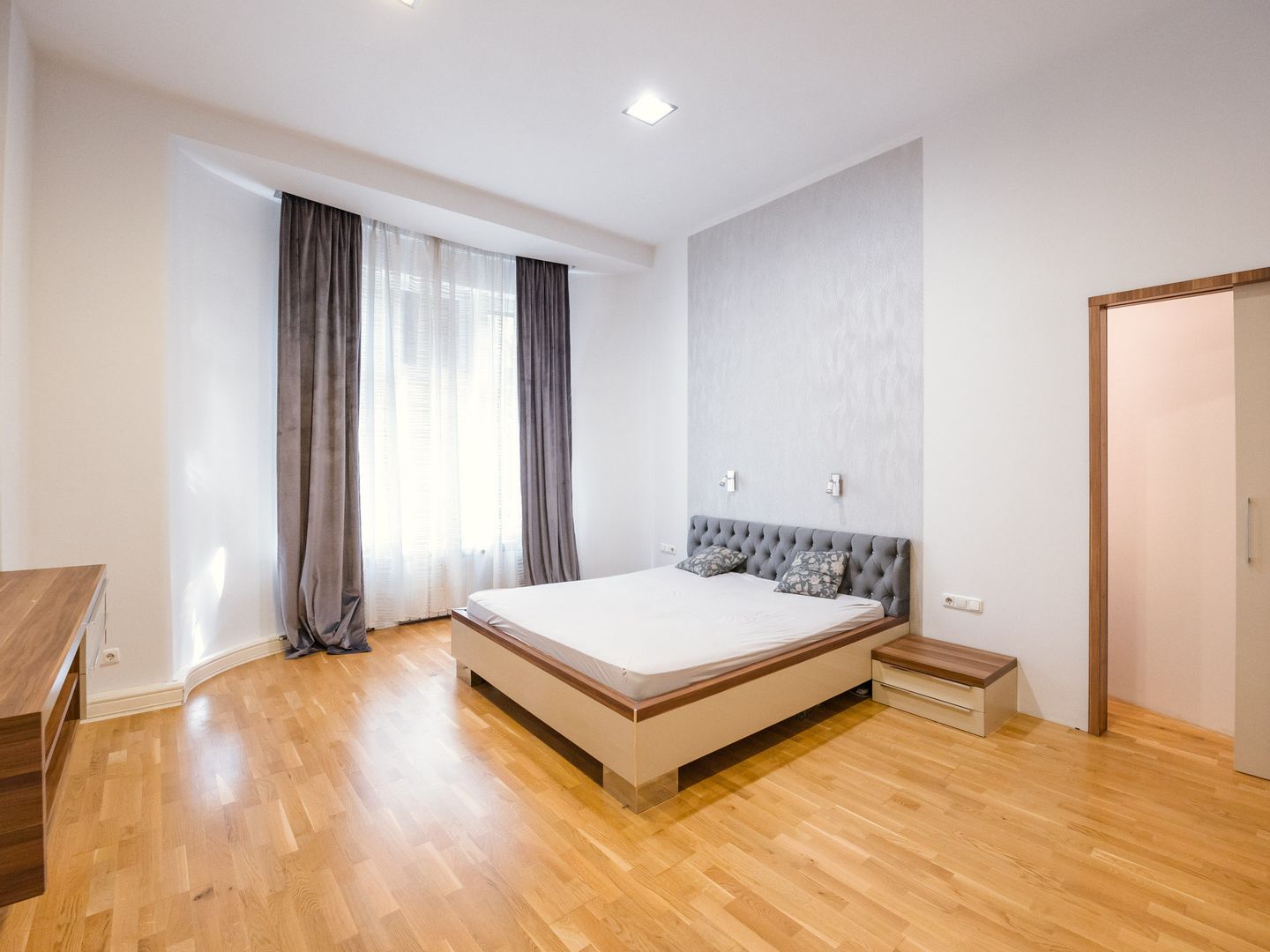 Apartament cu 5 camere de închiriat în zona Ultracentral | primego.ro