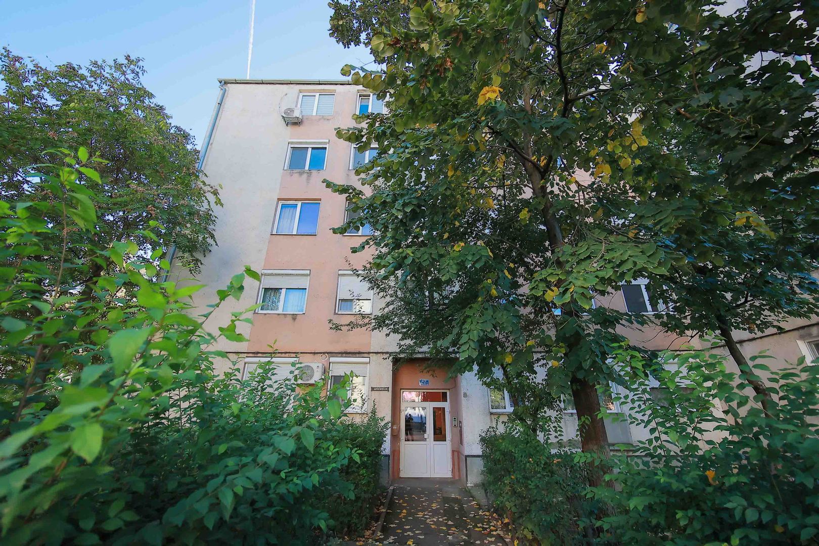 De vânzare, apartament cu 2 camere, Zona Velența | primego.ro