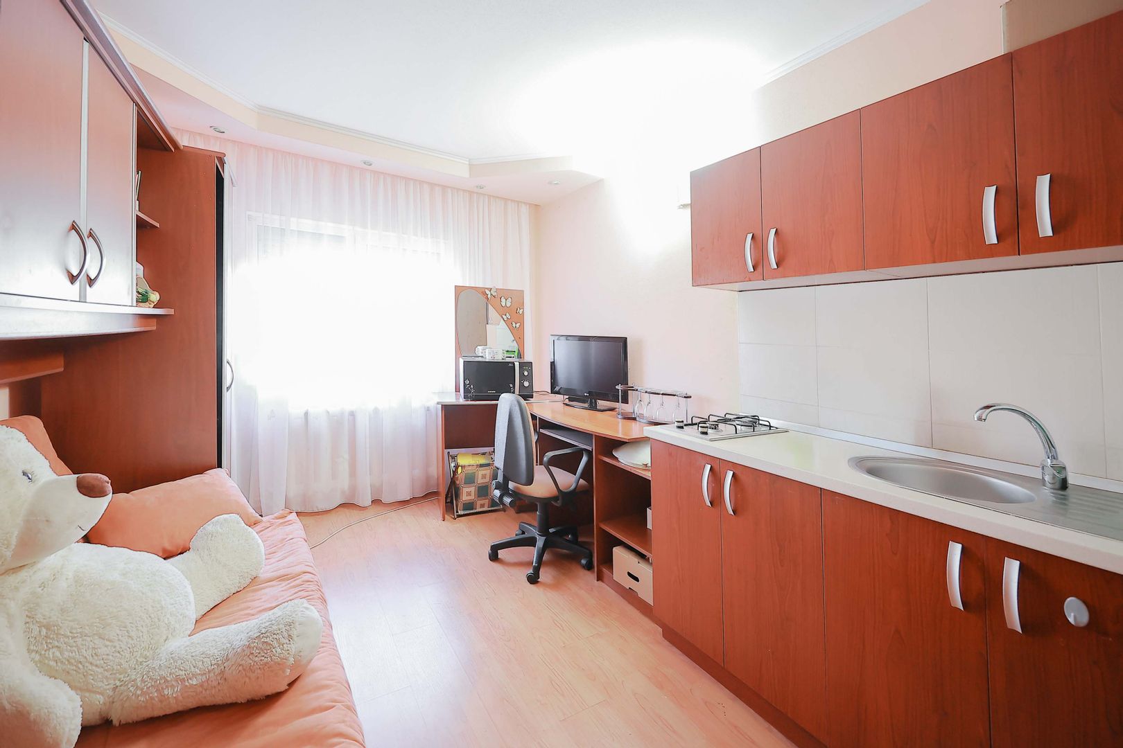 Apartament cu 3 camere + garsonieră de vânzare în zona Decebal