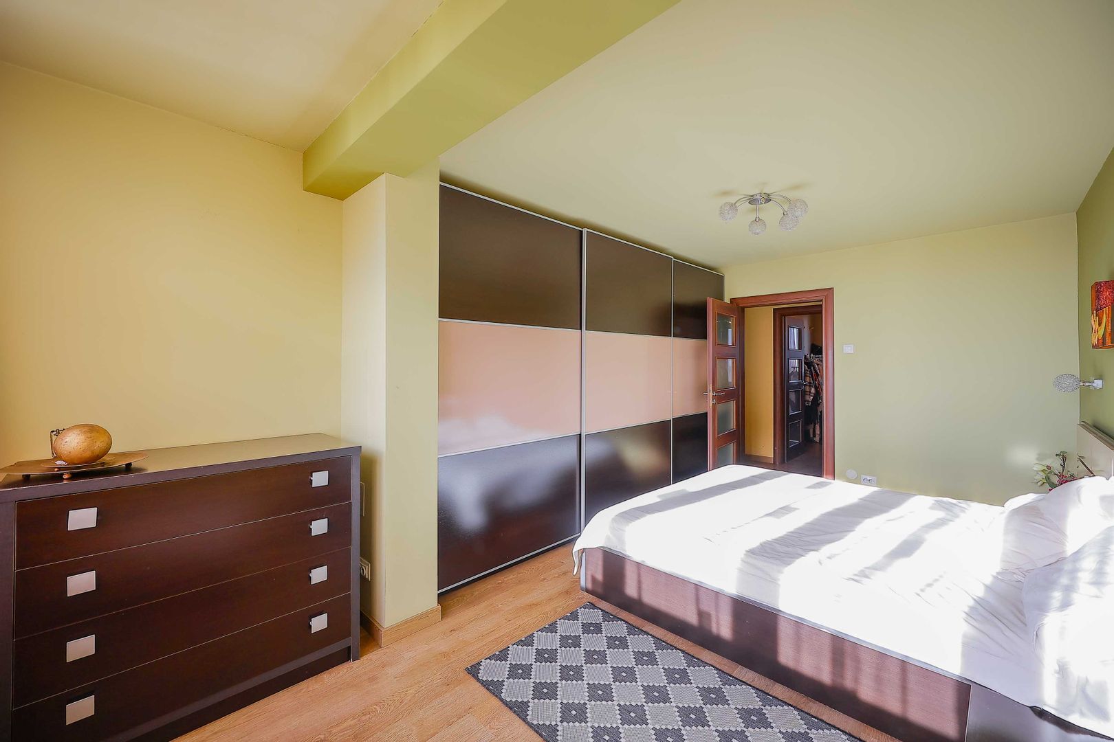 Apartament cu 3 camere de vânzare, Bloc Cicero, Central, Oradea | primego.ro