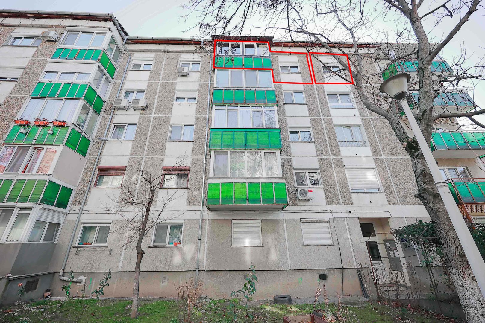 Apartament cu 3 camere + garsonieră de vânzare în zona Decebal