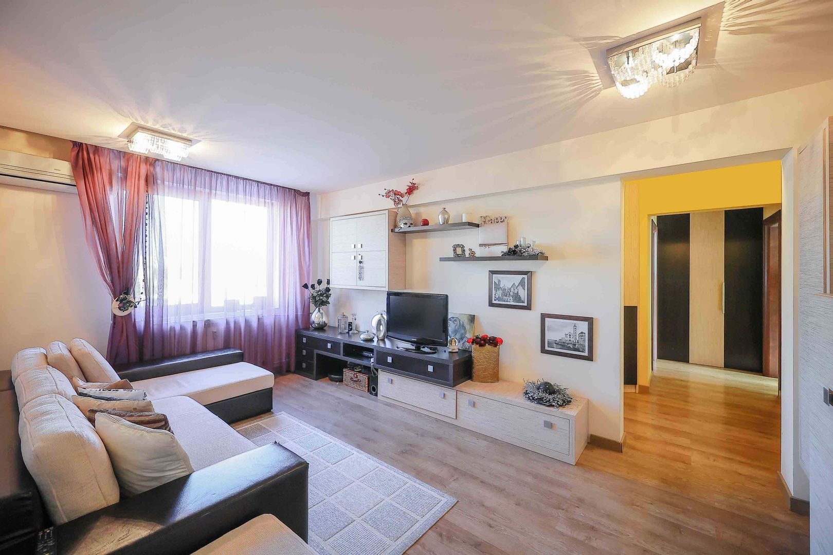 Apartament cu 3 camere de vânzare, Bloc Cicero, Central, Oradea | primego.ro