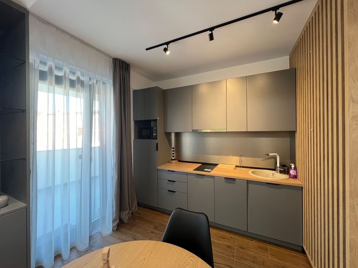 Apartament cu 2 camere + parcare, de închiriat Parc Brătianu | primego.ro