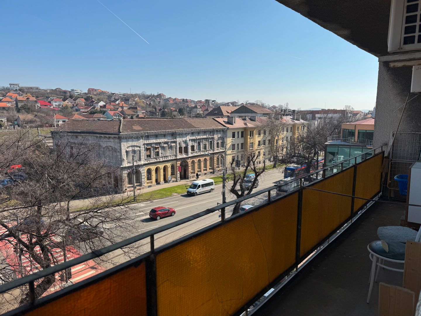 Apartament cu 2 camere de închiriat pe strada Piața București