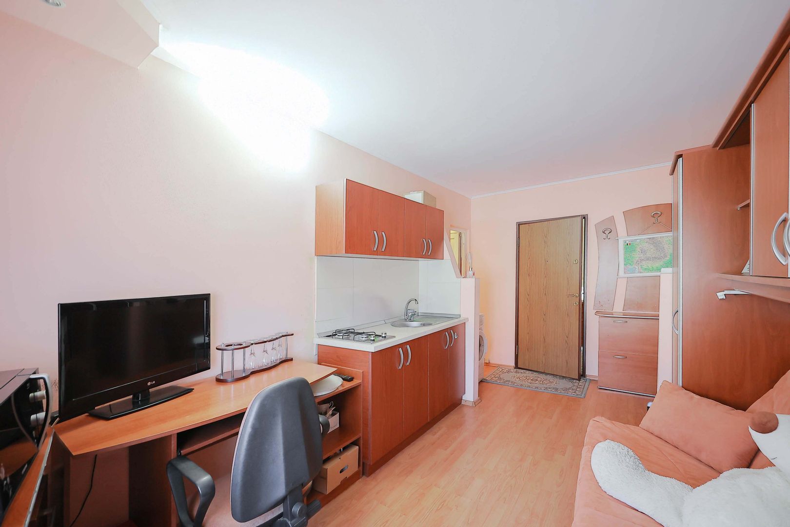 Apartament cu 3 camere + garsonieră de vânzare în zona Decebal