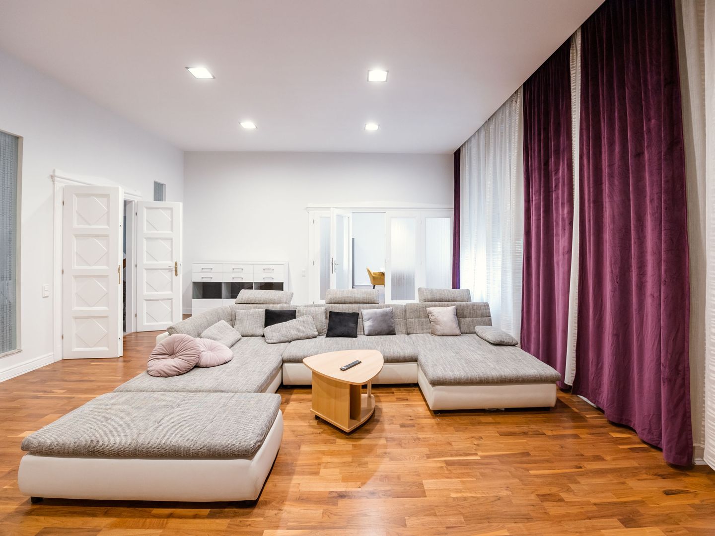 Apartament cu 5 camere de închiriat în zona Ultracentral | primego.ro