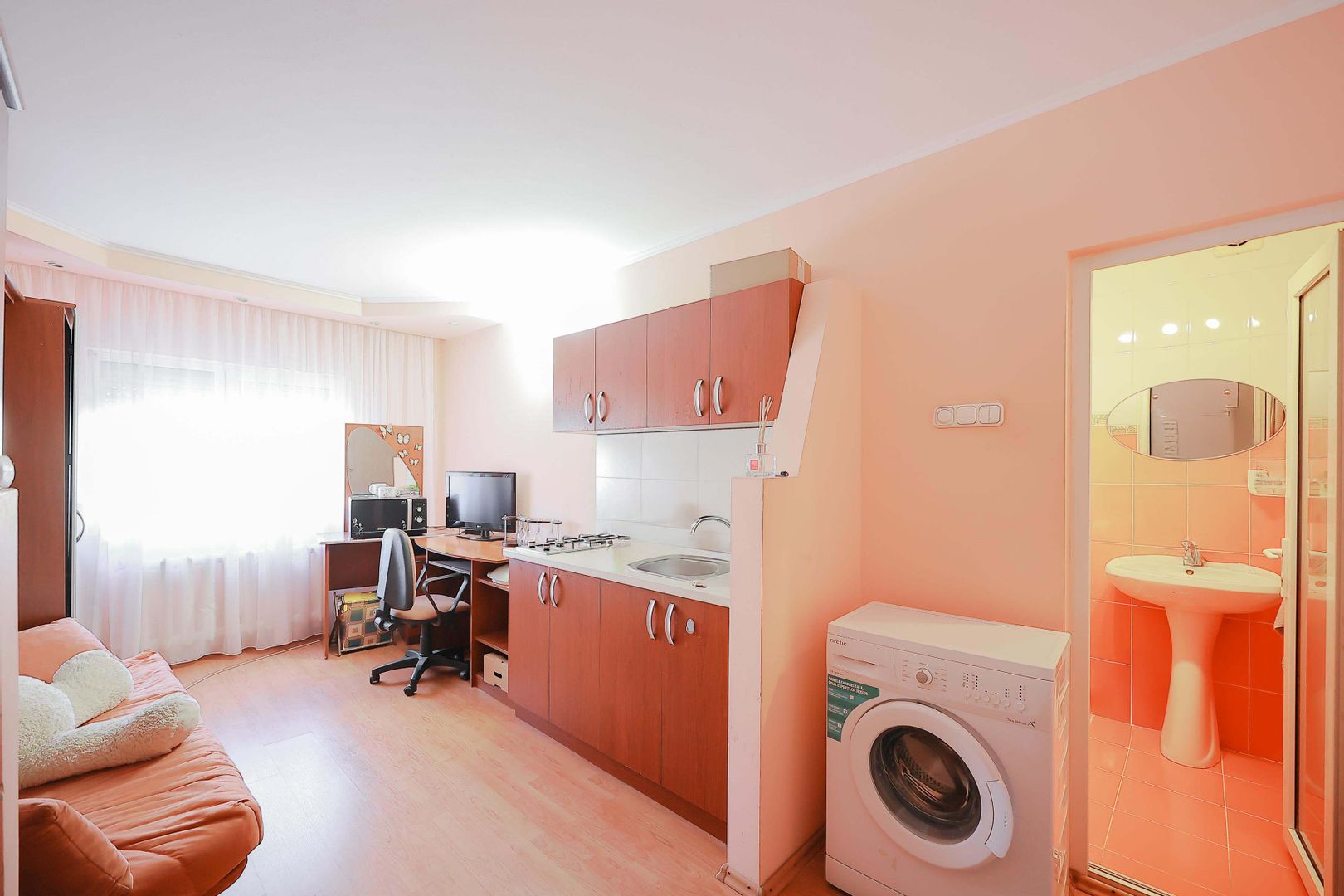 Apartament cu 3 camere + garsonieră de vânzare în zona Decebal