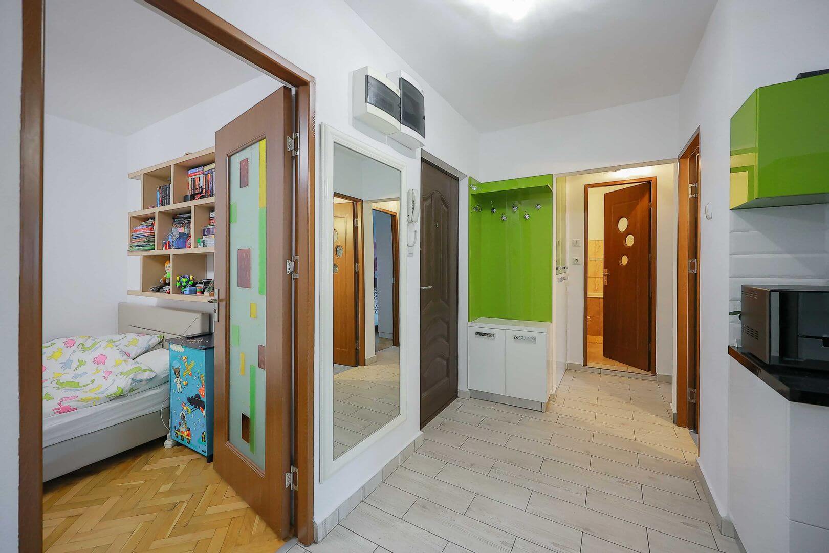 Apartament cu 3 camere de vânzare în zona Decebal | primego.ro